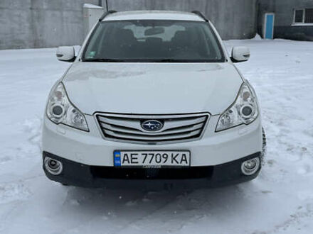 Білий Субару Аутбек, об'ємом двигуна 2.46 л та пробігом 210 тис. км за 8500 $, фото 1 на Automoto.ua