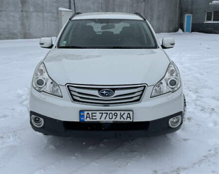 Белый Субару Аутбек, объемом двигателя 2.46 л и пробегом 210 тыс. км за 8500 $, фото 1 на Automoto.ua