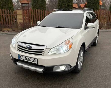 Белый Субару Аутбек, объемом двигателя 2.46 л и пробегом 312 тыс. км за 10000 $, фото 1 на Automoto.ua