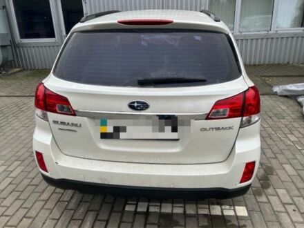 Белый Субару Аутбек, объемом двигателя 2.5 л и пробегом 175 тыс. км за 5000 $, фото 1 на Automoto.ua