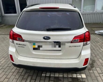 Белый Субару Аутбек, объемом двигателя 2.5 л и пробегом 175 тыс. км за 5000 $, фото 1 на Automoto.ua