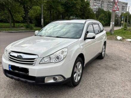 Белый Субару Аутбек, объемом двигателя 2.5 л и пробегом 270 тыс. км за 9500 $, фото 1 на Automoto.ua