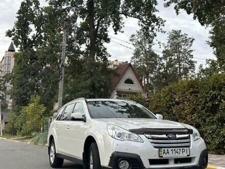 Субару Аутбек 2012 у Києві на Automoto.ua Білий Субару Аутбек, об'ємом двигуна 2.5 л та пробігом 228 тис. км за 10000 $, фото 1 на Automoto.ua