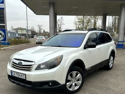 Белый Субару Аутбек, объемом двигателя 2.5 л и пробегом 205 тыс. км за 5999 $, фото 1 на Automoto.ua