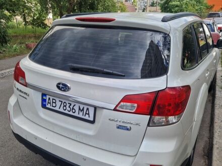 Білий Субару Аутбек, об'ємом двигуна 2 л та пробігом 290 тис. км за 6499 $, фото 1 на Automoto.ua