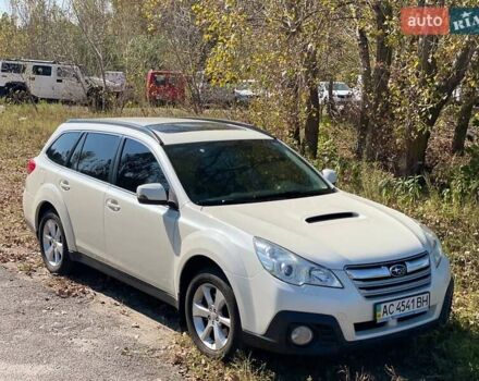 Белый Субару Аутбек, объемом двигателя 2 л и пробегом 300 тыс. км за 9200 $, фото 1 на Automoto.ua