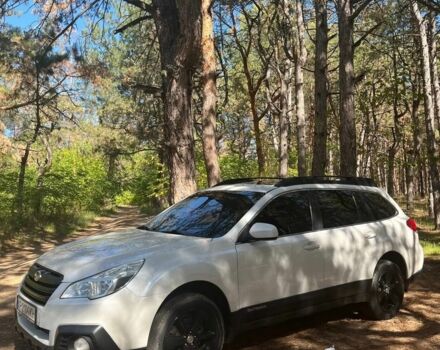 Белый Субару Аутбек, объемом двигателя 2.5 л и пробегом 245 тыс. км за 11300 $, фото 1 на Automoto.ua