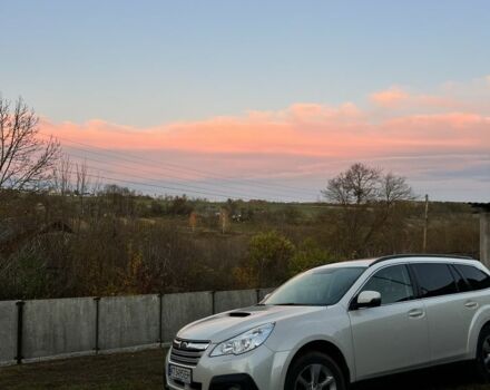 Белый Субару Аутбек, объемом двигателя 2 л и пробегом 220 тыс. км за 11000 $, фото 1 на Automoto.ua