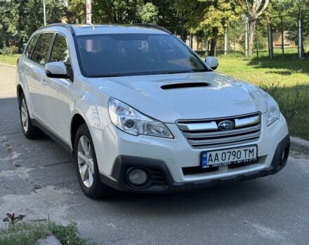Белый Субару Аутбек, объемом двигателя 2 л и пробегом 206 тыс. км за 9000 $, фото 1 на Automoto.ua