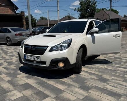 Белый Субару Аутбек, объемом двигателя 2 л и пробегом 290 тыс. км за 12500 $, фото 1 на Automoto.ua