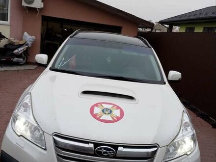 Белый Субару Аутбек, объемом двигателя 2 л и пробегом 243 тыс. км за 9999 $, фото 1 на Automoto.ua