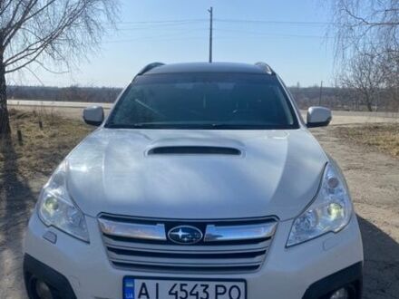 Белый Субару Аутбек, объемом двигателя 2 л и пробегом 250 тыс. км за 12500 $, фото 1 на Automoto.ua