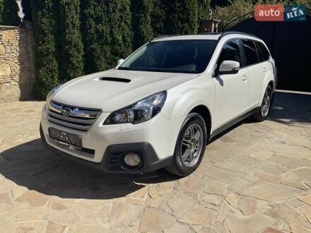 Субару Аутбек 2014 в Ровно на Automoto.ua Белый Субару Аутбек, объемом двигателя 2 л и пробегом 80 тыс. км за 12999 $, фото 1 на Automoto.ua