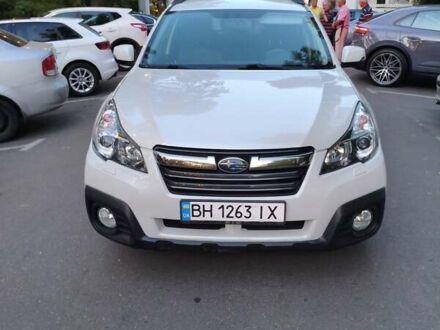 Белый Субару Аутбек, объемом двигателя 2.5 л и пробегом 155 тыс. км за 10700 $, фото 1 на Automoto.ua