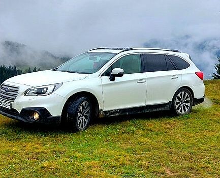 Белый Субару Аутбек, объемом двигателя 2 л и пробегом 270 тыс. км за 15000 $, фото 1 на Automoto.ua