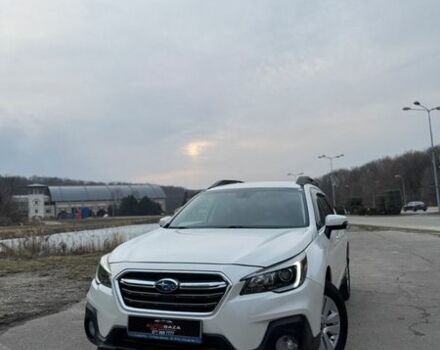 Белый Субару Аутбек, объемом двигателя 2.5 л и пробегом 182 тыс. км за 15400 $, фото 1 на Automoto.ua