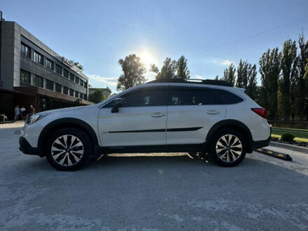 Белый Субару Аутбек, объемом двигателя 2.5 л и пробегом 105 тыс. км за 20900 $, фото 1 на Automoto.ua