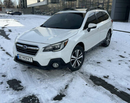 Белый Субару Аутбек, объемом двигателя 2.5 л и пробегом 65 тыс. км за 18900 $, фото 1 на Automoto.ua