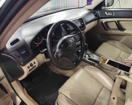 Бежевый Субару Аутбек, объемом двигателя 3 л и пробегом 270 тыс. км за 5200 $, фото 5 на Automoto.ua