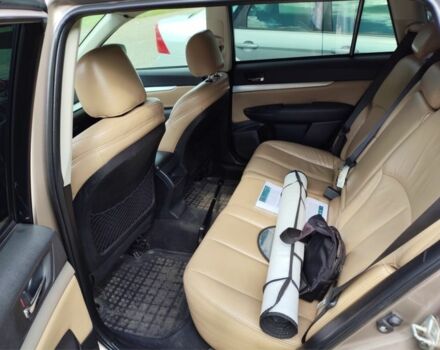 Бежевый Субару Аутбек, объемом двигателя 2 л и пробегом 305 тыс. км за 4042 $, фото 5 на Automoto.ua