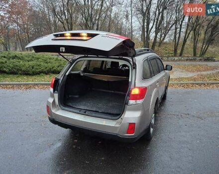 Бежевый Субару Аутбек, объемом двигателя 2.46 л и пробегом 232 тыс. км за 11500 $, фото 6 на Automoto.ua