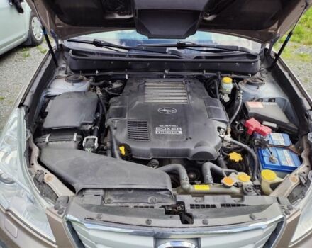 Бежевый Субару Аутбек, объемом двигателя 2 л и пробегом 305 тыс. км за 4042 $, фото 3 на Automoto.ua