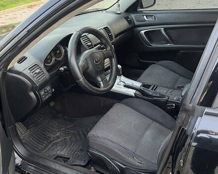 Черный Субару Аутбек, объемом двигателя 2.5 л и пробегом 325 тыс. км за 6600 $, фото 7 на Automoto.ua