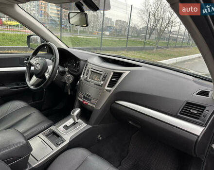 Черный Субару Аутбек, объемом двигателя 2.46 л и пробегом 284 тыс. км за 7950 $, фото 16 на Automoto.ua