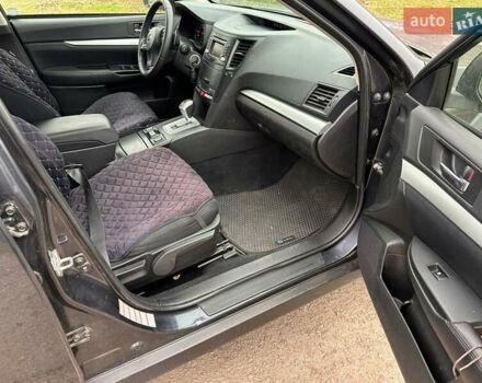 Черный Субару Аутбек, объемом двигателя 2.2 л и пробегом 223 тыс. км за 11000 $, фото 12 на Automoto.ua