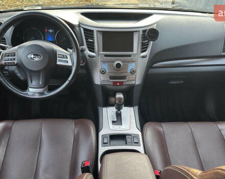 Чорний Субару Аутбек, об'ємом двигуна 2.46 л та пробігом 140 тис. км за 13500 $, фото 4 на Automoto.ua