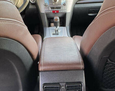 Чорний Субару Аутбек, об'ємом двигуна 2.46 л та пробігом 140 тис. км за 13500 $, фото 6 на Automoto.ua