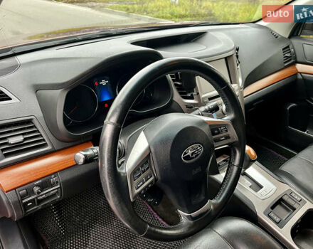 Красный Субару Аутбек, объемом двигателя 2.46 л и пробегом 254 тыс. км за 9900 $, фото 12 на Automoto.ua