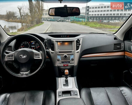 Красный Субару Аутбек, объемом двигателя 2.46 л и пробегом 254 тыс. км за 9900 $, фото 19 на Automoto.ua