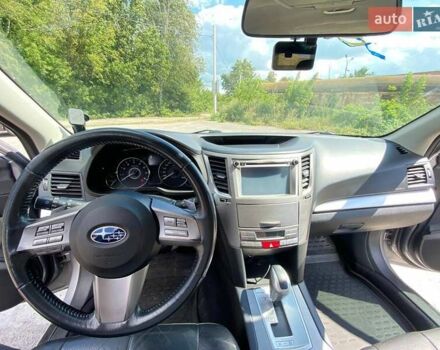 Субару Аутбек, объемом двигателя 2.46 л и пробегом 179 тыс. км за 8800 $, фото 6 на Automoto.ua