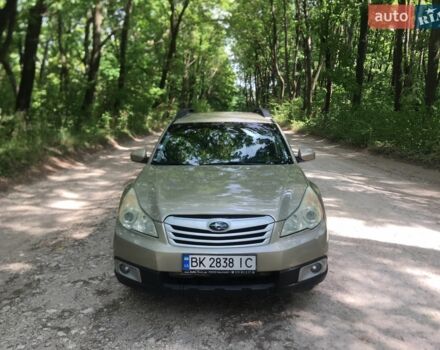 Желтый Субару Аутбек, объемом двигателя 2.46 л и пробегом 300 тыс. км за 7000 $, фото 1 на Automoto.ua