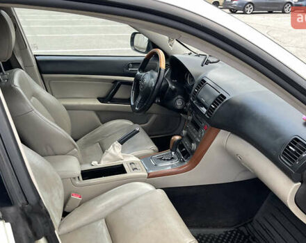 Серый Субару Аутбек, объемом двигателя 2.99 л и пробегом 280 тыс. км за 5700 $, фото 31 на Automoto.ua