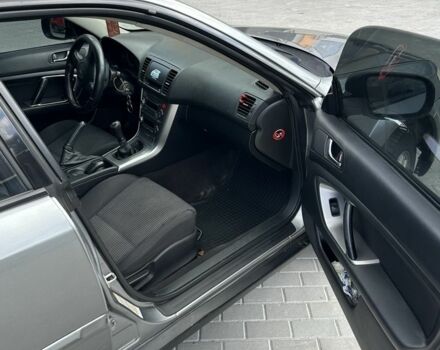 Серый Субару Аутбек, объемом двигателя 2.5 л и пробегом 280 тыс. км за 3000 $, фото 4 на Automoto.ua