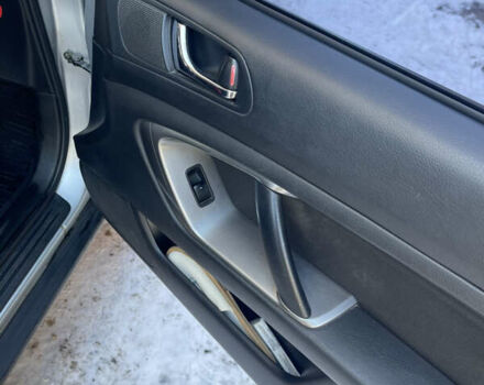 Сірий Субару Аутбек, об'ємом двигуна 2.5 л та пробігом 150 тис. км за 7800 $, фото 2 на Automoto.ua