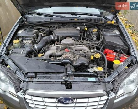 Серый Субару Аутбек, объемом двигателя 2.5 л и пробегом 300 тыс. км за 6300 $, фото 5 на Automoto.ua