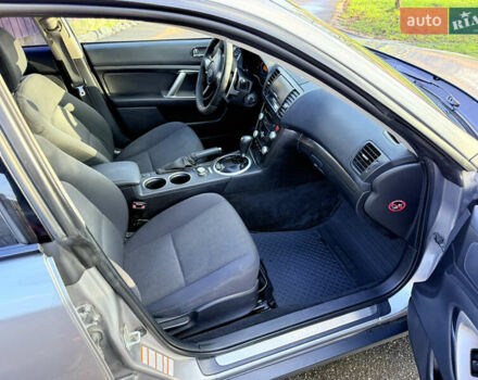 Сірий Субару Аутбек, об'ємом двигуна 3 л та пробігом 235 тис. км за 6850 $, фото 34 на Automoto.ua