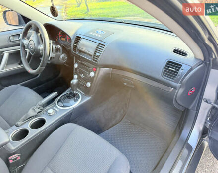 Сірий Субару Аутбек, об'ємом двигуна 3 л та пробігом 235 тис. км за 6200 $, фото 28 на Automoto.ua