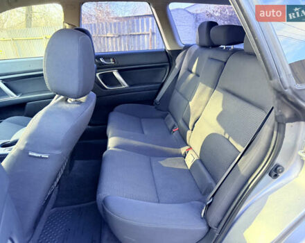 Сірий Субару Аутбек, об'ємом двигуна 3 л та пробігом 235 тис. км за 6200 $, фото 46 на Automoto.ua