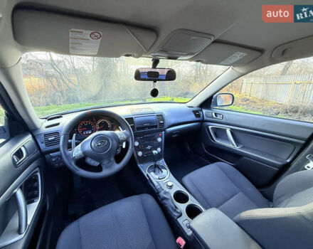 Сірий Субару Аутбек, об'ємом двигуна 3 л та пробігом 235 тис. км за 6850 $, фото 48 на Automoto.ua