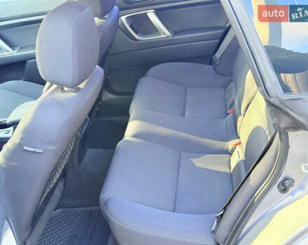 Сірий Субару Аутбек, об'ємом двигуна 3 л та пробігом 235 тис. км за 6200 $, фото 48 на Automoto.ua