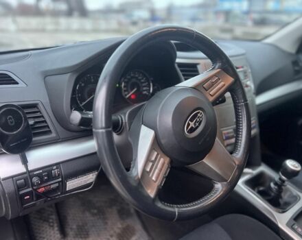 Сірий Субару Аутбек, об'ємом двигуна 2 л та пробігом 196 тис. км за 7900 $, фото 7 на Automoto.ua