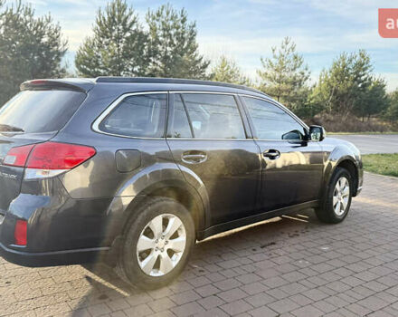 Серый Субару Аутбек, объемом двигателя 2.46 л и пробегом 206 тыс. км за 6700 $, фото 3 на Automoto.ua