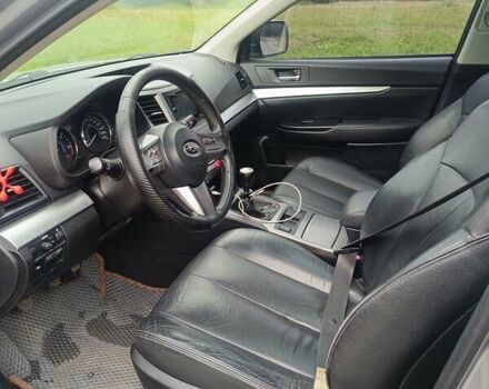 Сірий Субару Аутбек, об'ємом двигуна 2 л та пробігом 221 тис. км за 7999 $, фото 6 на Automoto.ua