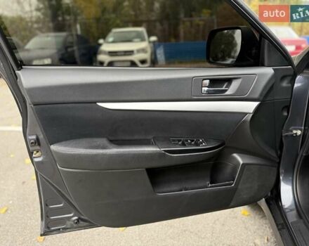 Серый Субару Аутбек, объемом двигателя 2 л и пробегом 350 тыс. км за 6900 $, фото 16 на Automoto.ua