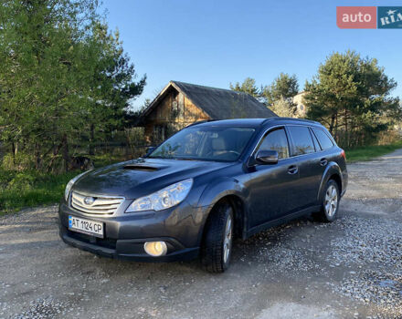 Сірий Субару Аутбек, об'ємом двигуна 2 л та пробігом 250 тис. км за 7600 $, фото 2 на Automoto.ua