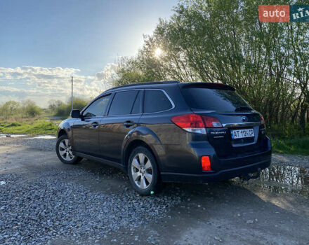 Сірий Субару Аутбек, об'ємом двигуна 2 л та пробігом 250 тис. км за 7600 $, фото 4 на Automoto.ua
